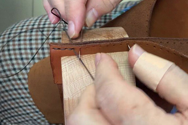 Седельный шов, Работа с шорником